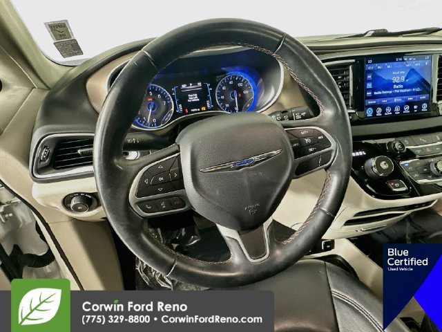 Used 2017 Chrysler Pacifica Touring-L FWD image 14