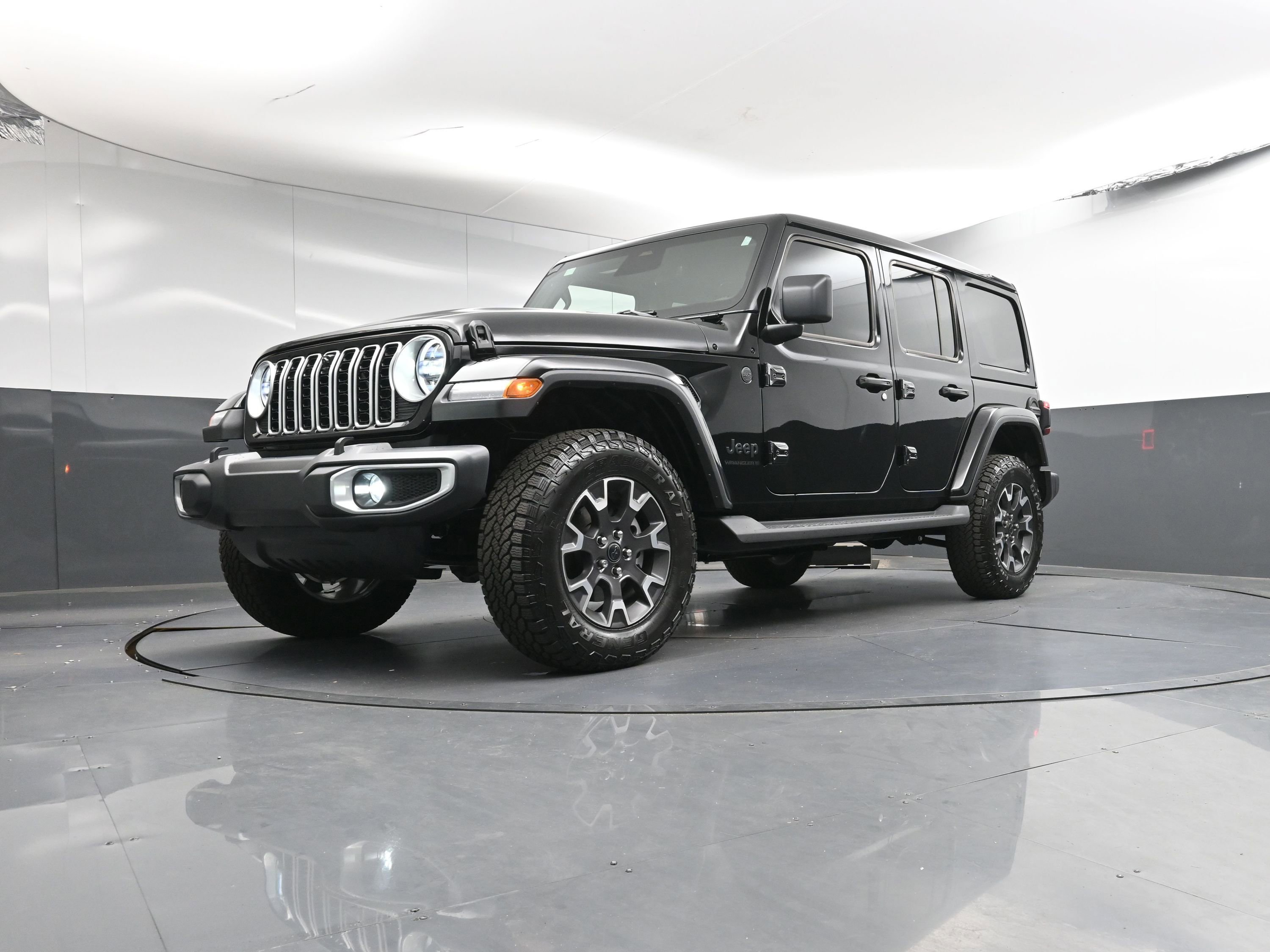 Used 2025 Jeep Wrangler Sahara image 28