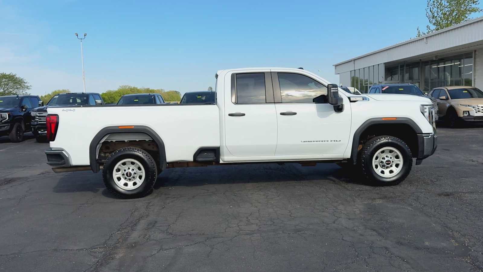 Used 2024 GMC Sierra 2500 Pro w/ Convenience Package AWD/4WD image 9