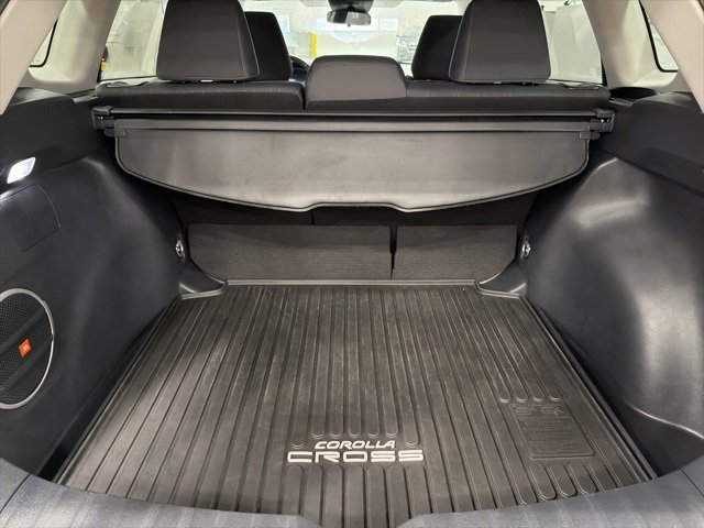 Certified 2023 Toyota Corolla Cross LE image 33