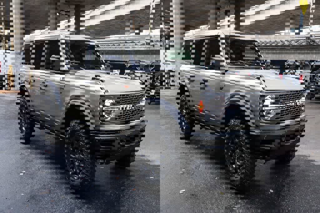 New 2025 Ford Bronco Badlands image 3