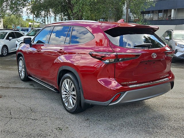 Used 2025 Toyota Highlander Platinum image 4