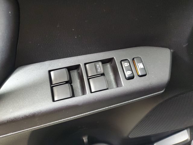 Used 2018 Toyota RAV4 XLE AWD/4WD image 17