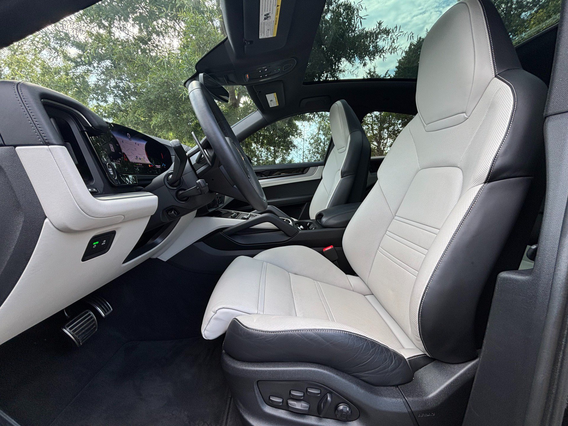 Used 2025 Porsche Cayenne S AWD/4WD image 9