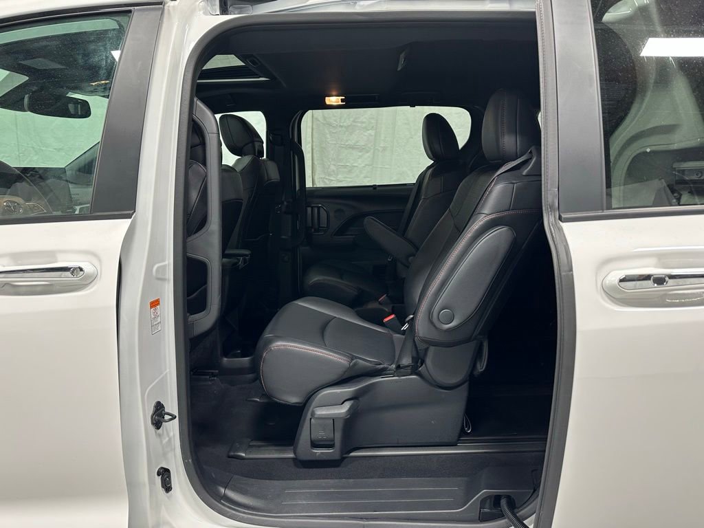 Used 2025 Toyota Sienna XSE image 45