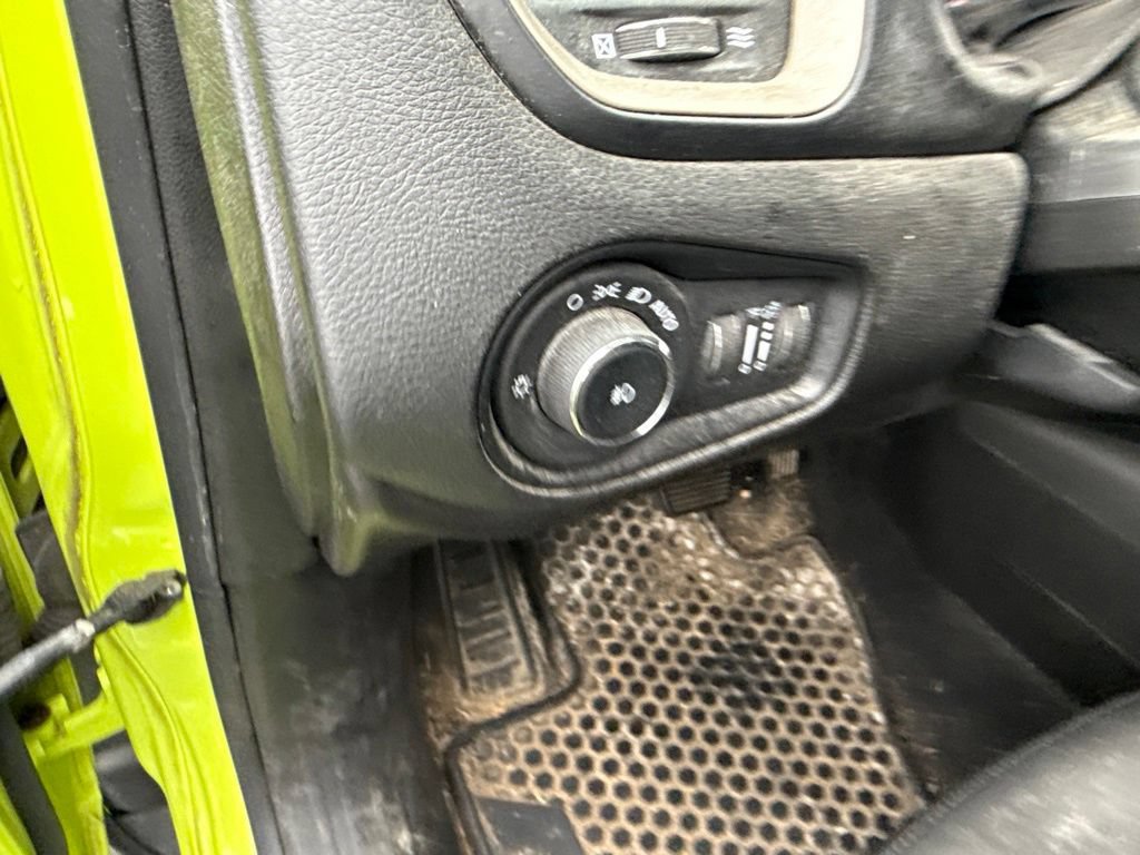 Used 2017 Jeep Renegade Latitude AWD/4WD image 19