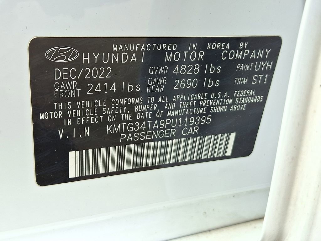 Used 2023 Genesis G70 2.0T w/ Sport Prestige Package image 29