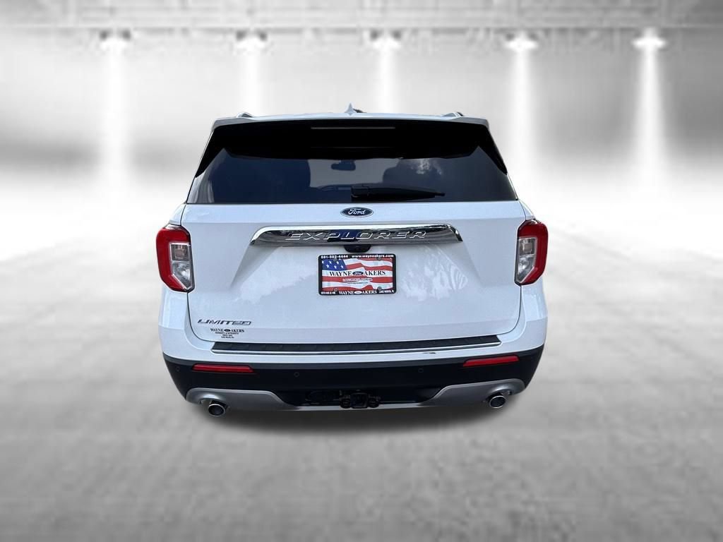 Used 2024 Ford Explorer Limited w/ Limited Technology Package RWD image 5