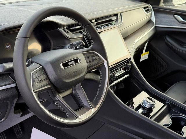 New 2025 Jeep Grand Cherokee Limited w/ Black Appearance Package image 19