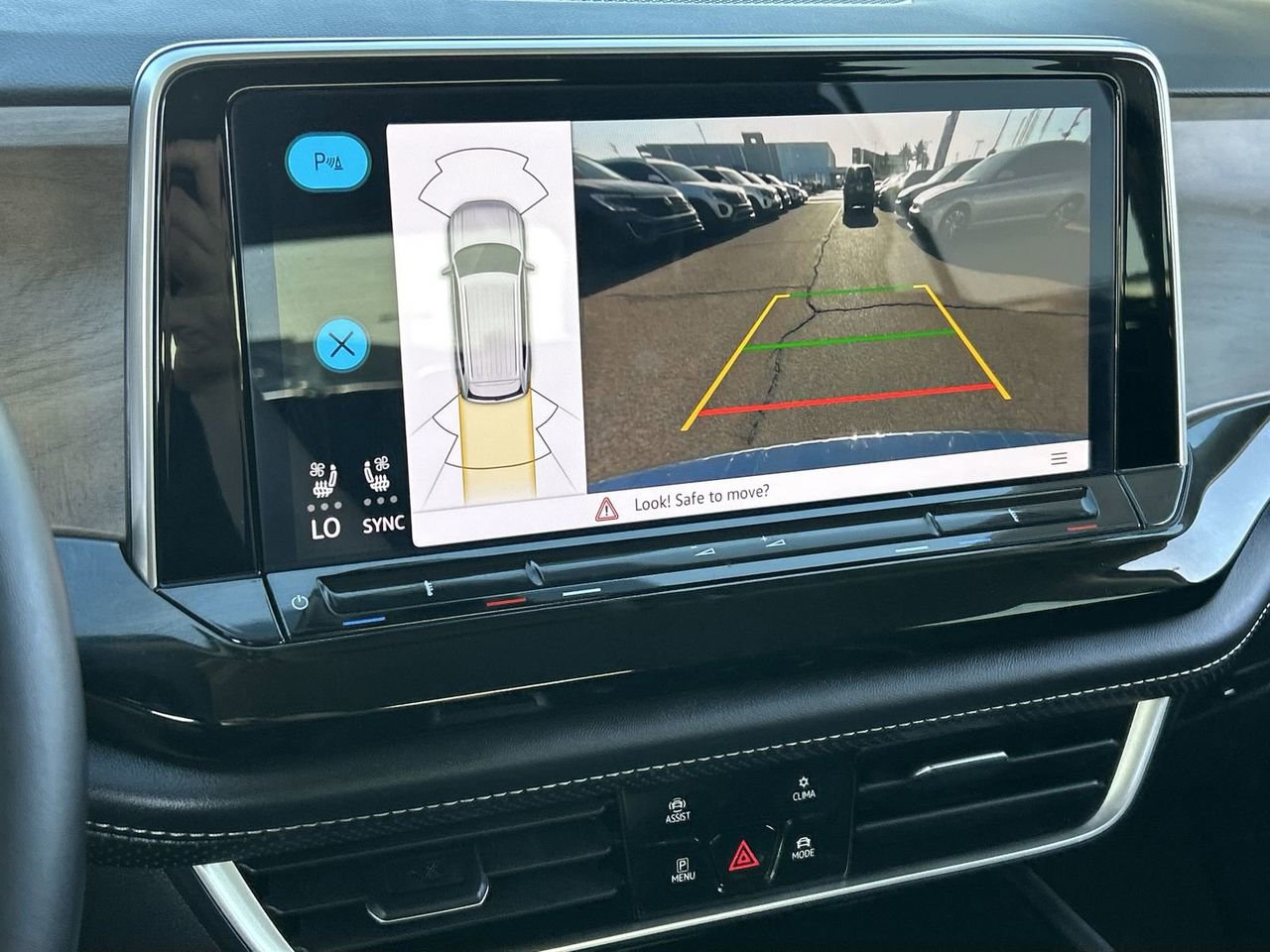 Used 2024 Volkswagen Atlas SE AWD/4WD image 23