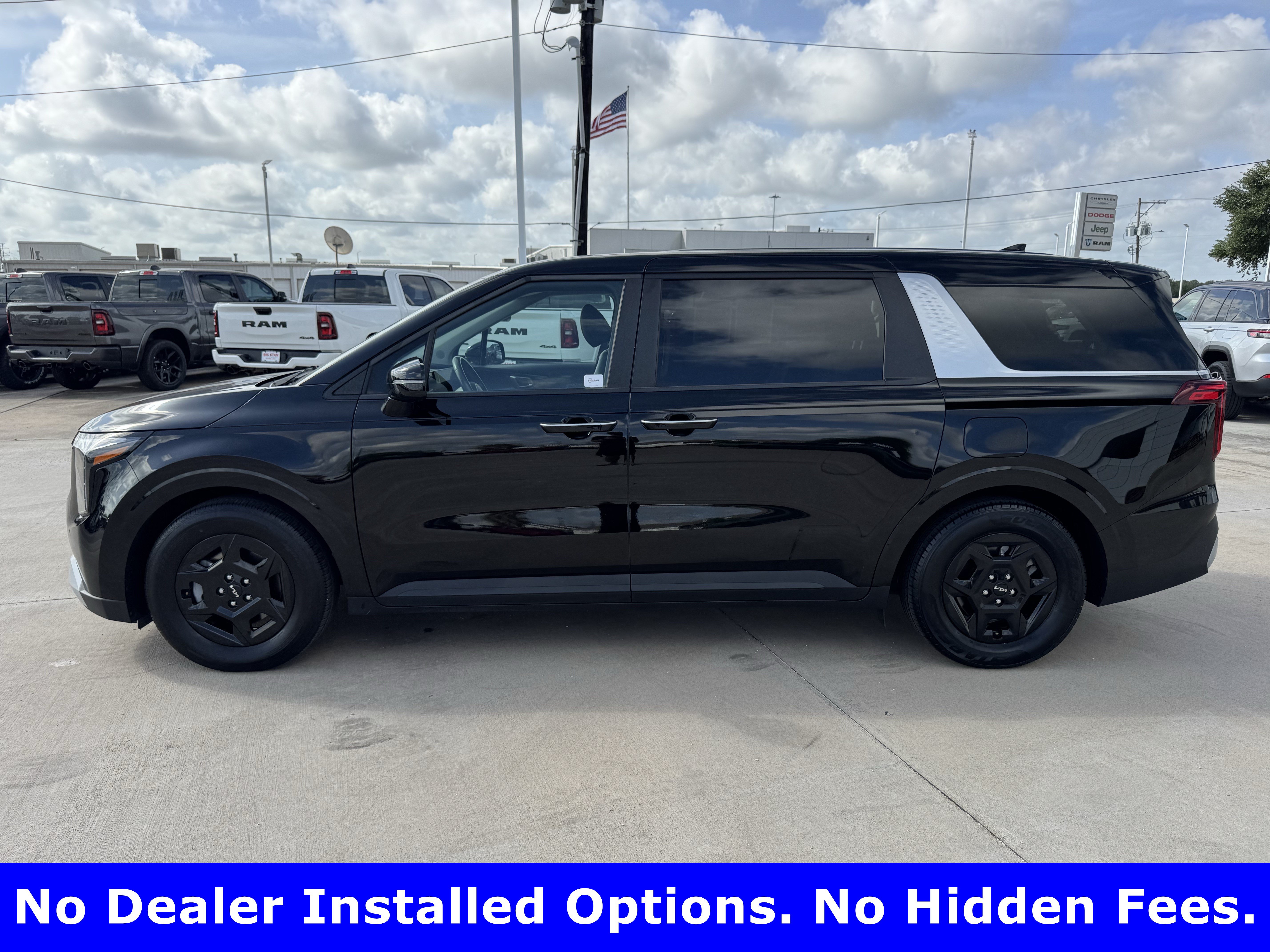 Used 2025 Kia Carnival FWD image 5