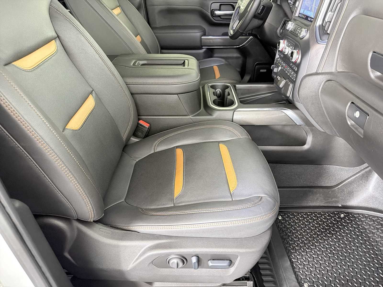 Used 2022 GMC Sierra 2500 AT4 w/ AT4 Preferred Package AWD/4WD image 13