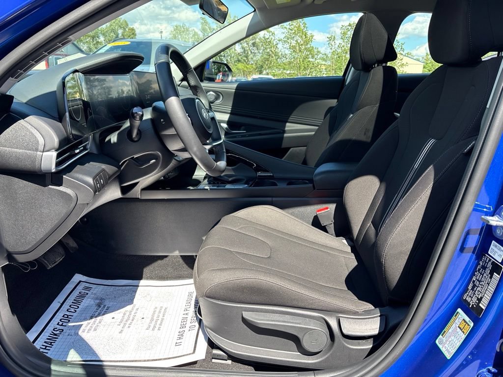 Certified 2025 Hyundai Elantra SEL FWD image 16