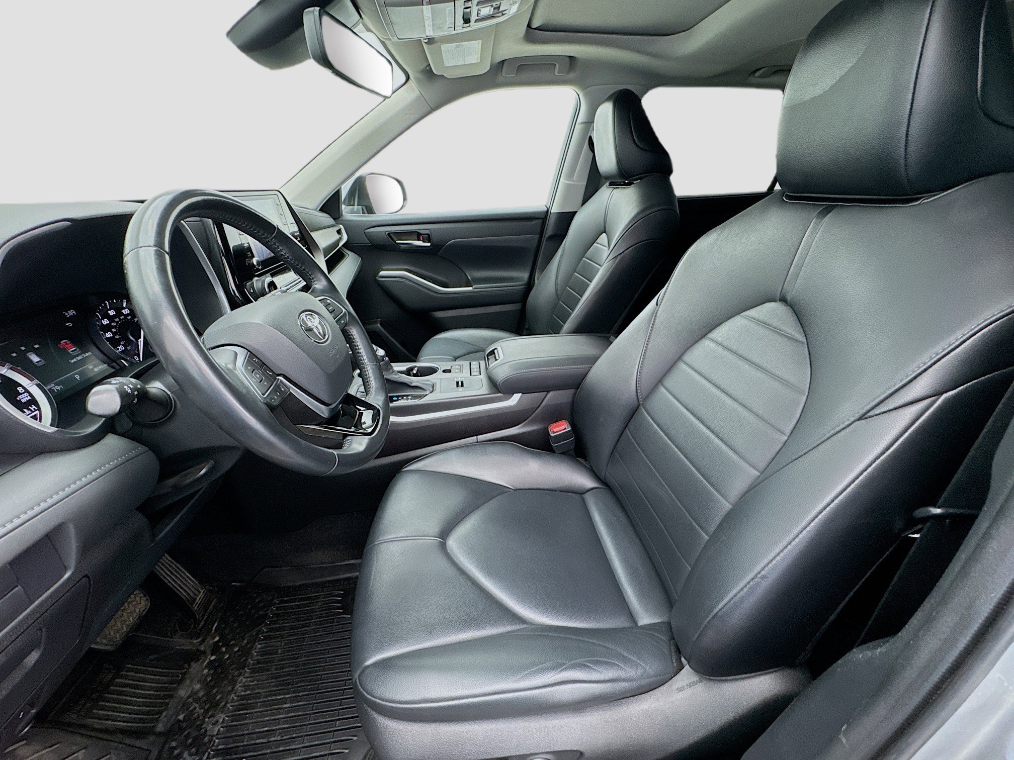 Used 2021 Toyota Highlander XLE image 13