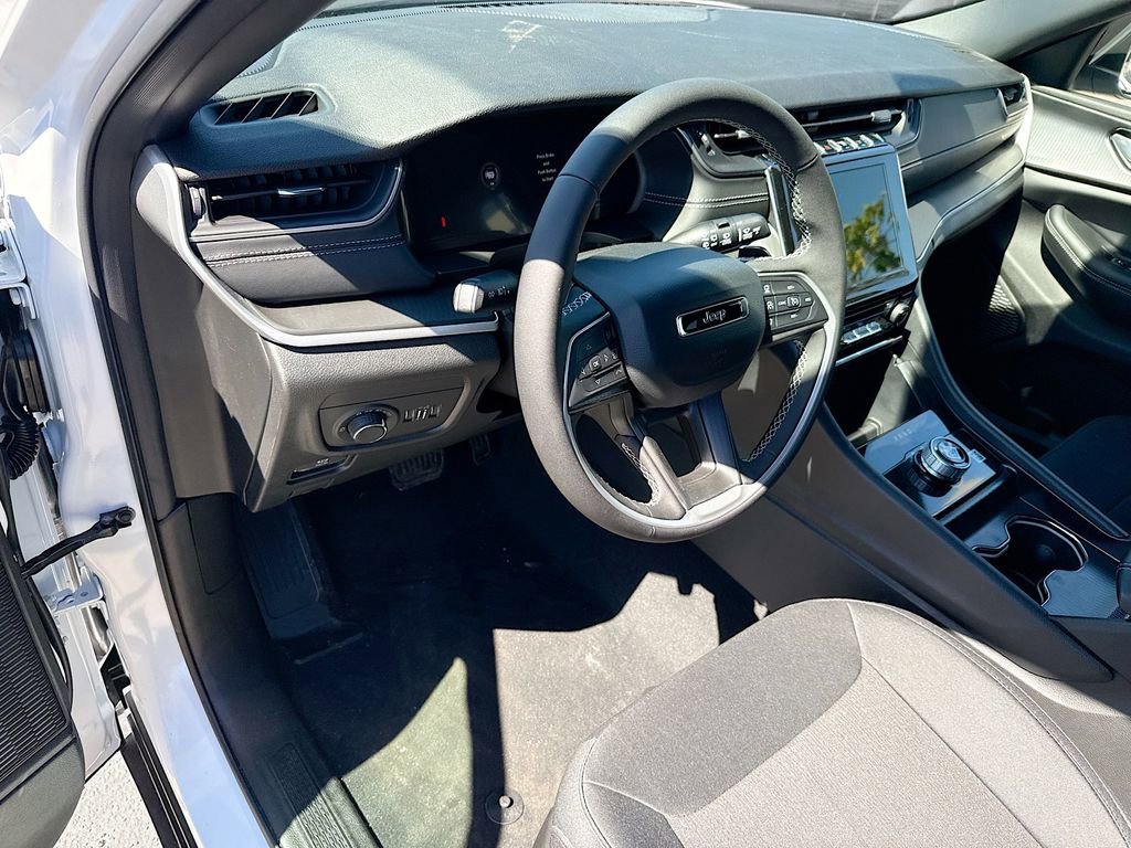 New 2026 Jeep Grand Cherokee Laredo RWD image 9