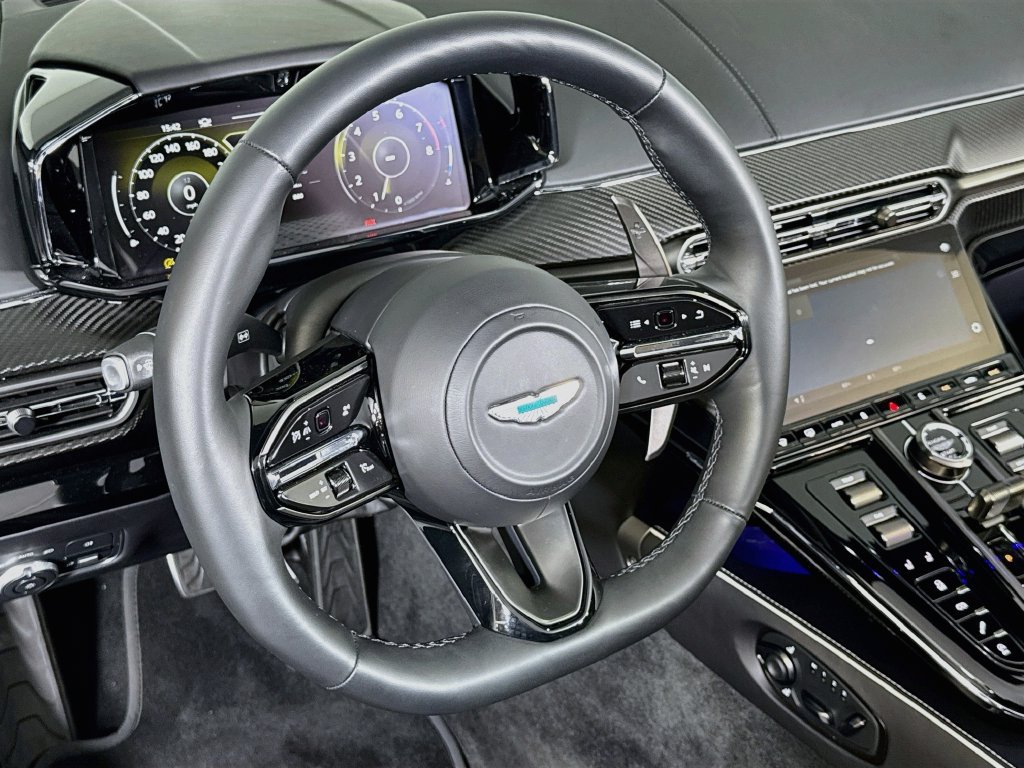 Used 2026 Aston Martin V8 Vantage Convertible RWD image 10