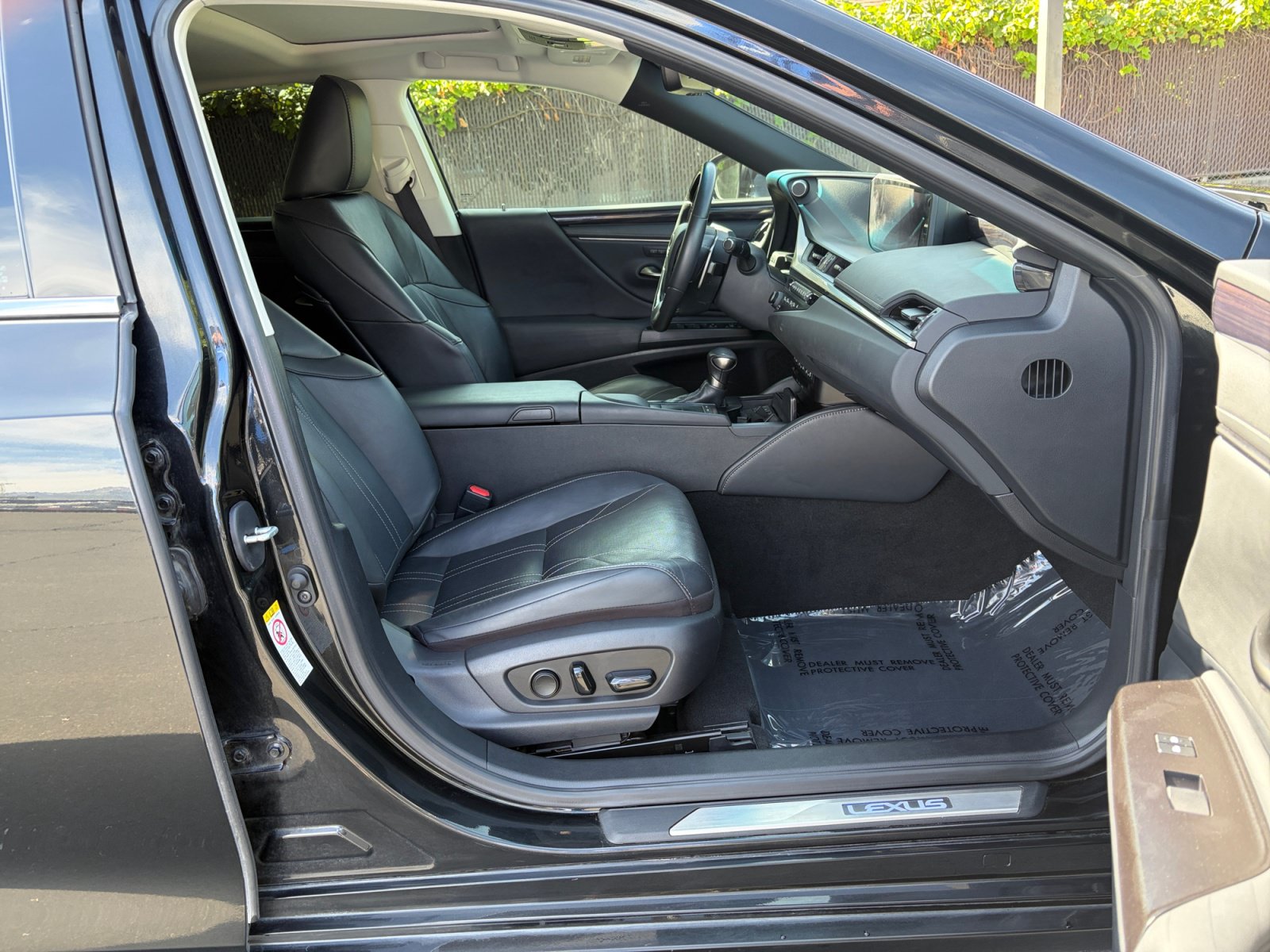 Used 2019 Lexus ES 300h w/ Accessory Package 2 FWD image 29