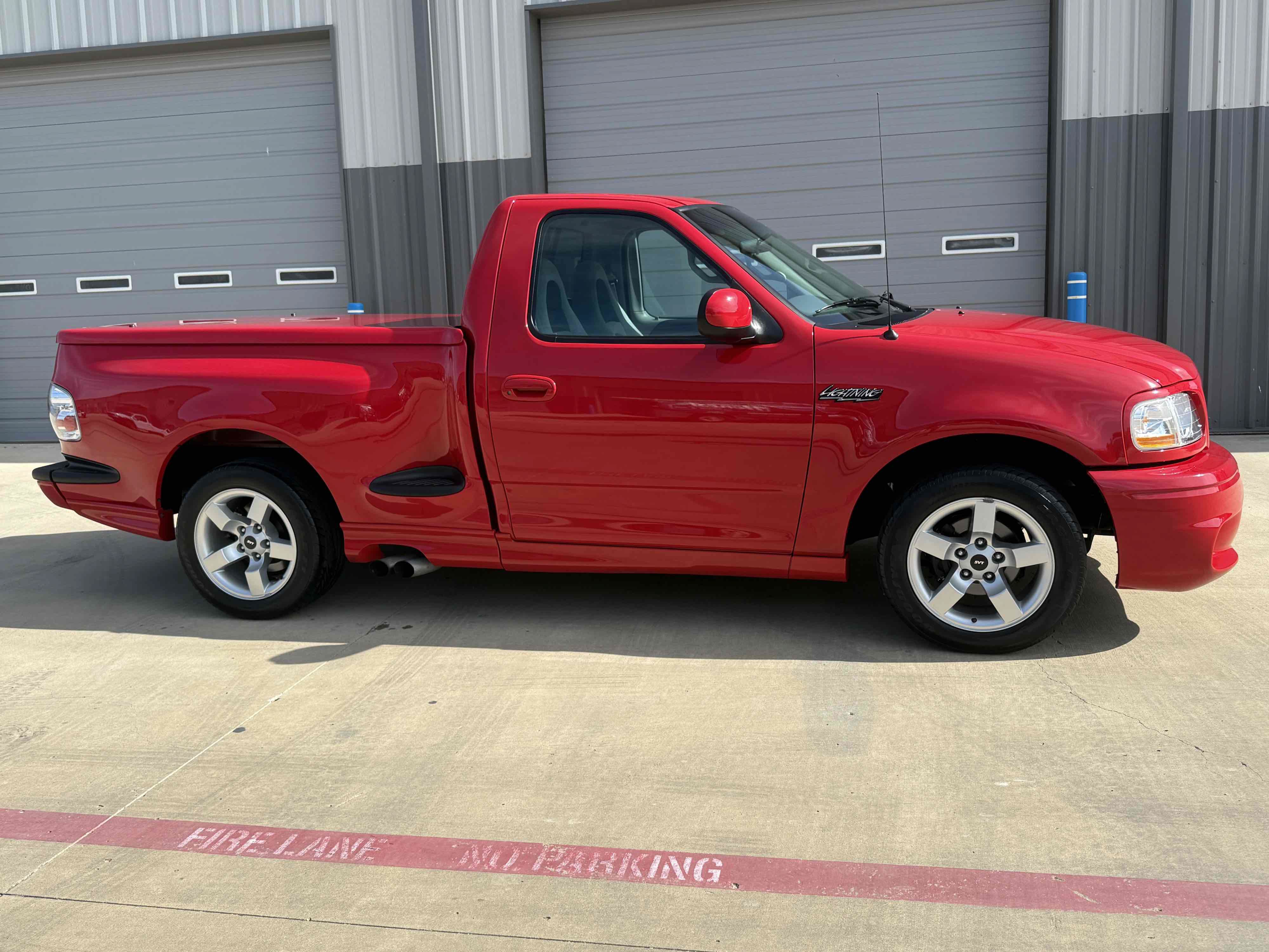 Used 2001 Ford F150 Lightning RWD image 34