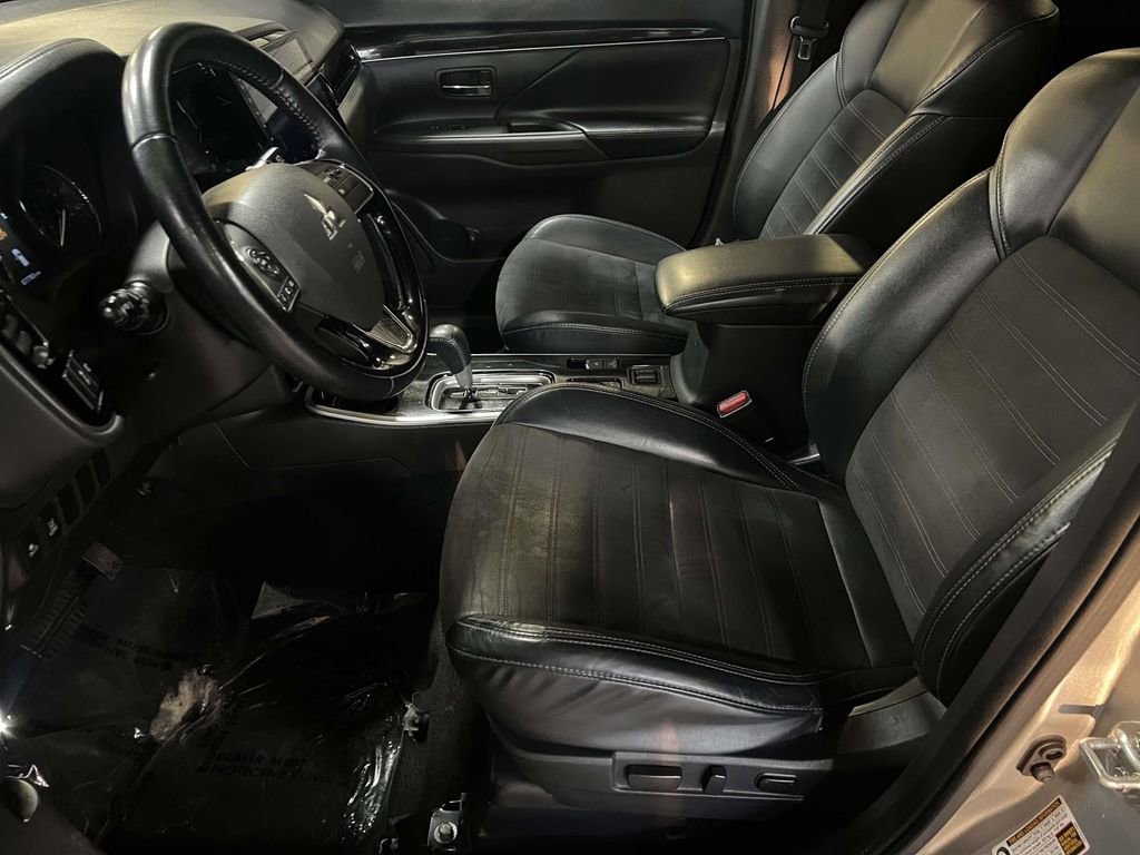 Used 2020 Mitsubishi Outlander LE image 13