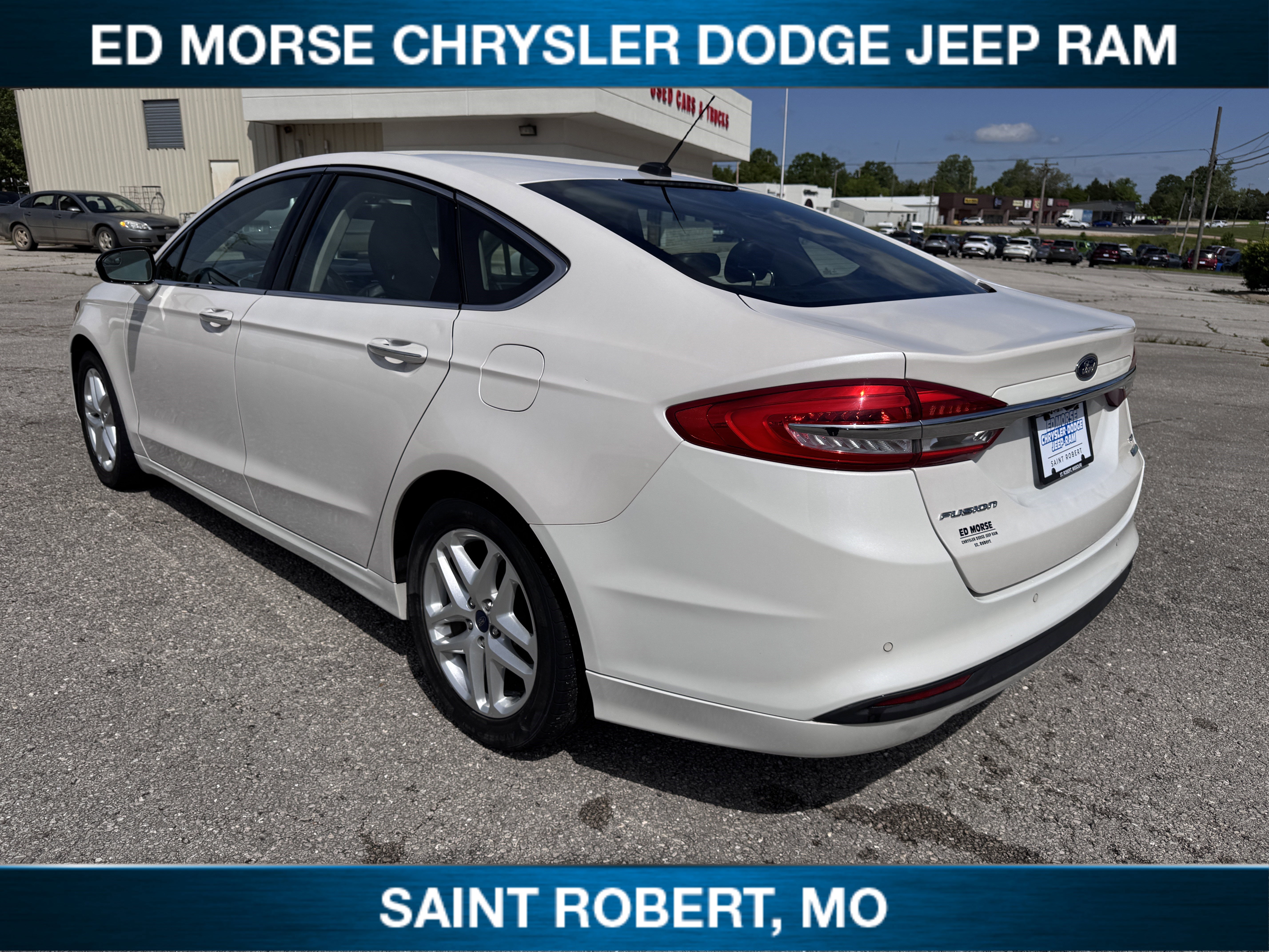 Used 2017 Ford Fusion SE w/ Fusion SE Technology Package FWD image 5