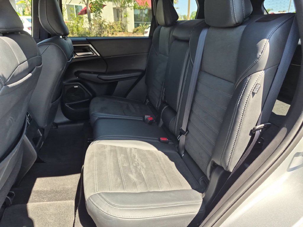 Used 2025 Mitsubishi Outlander SE AWD/4WD image 28