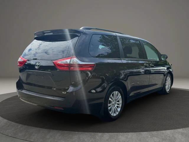 Used 2017 Toyota Sienna XLE w/ XLE Navigation Package FWD image 5