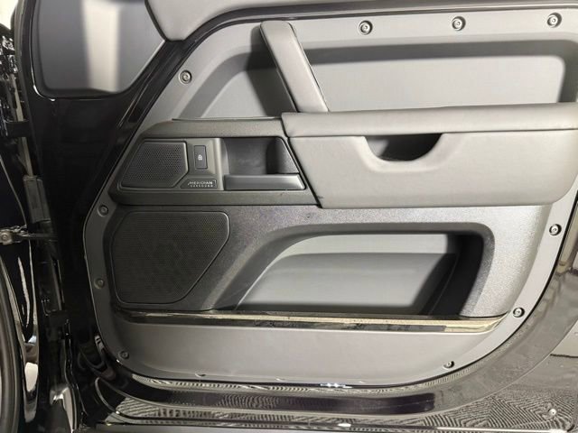 New 2026 Land Rover Defender 110 OCTA image 31