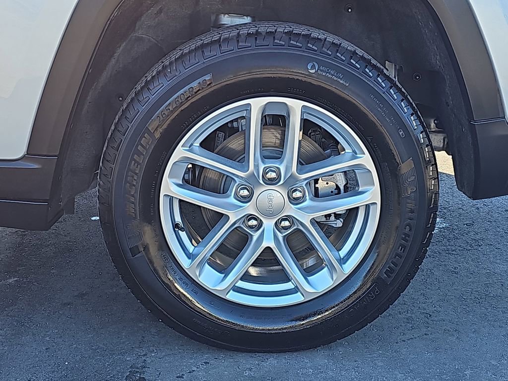 Used 2025 Jeep Grand Cherokee Laredo X w/ Trailer Tow Package image 35