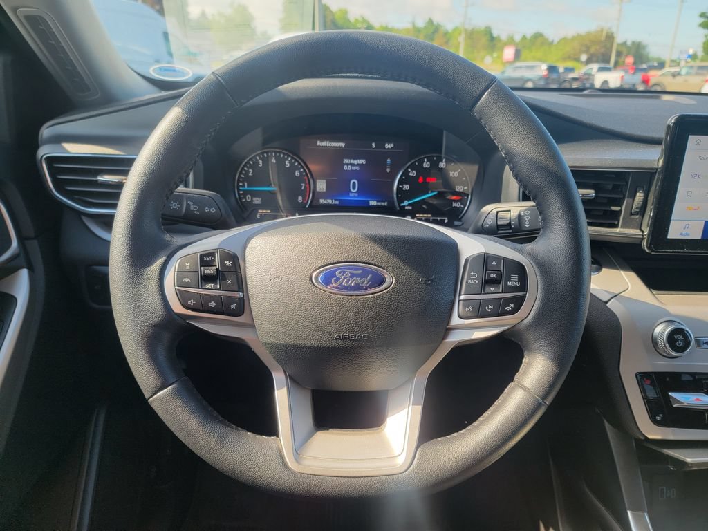 Used 2023 Ford Explorer XLT w/ Equipment Group 202A AWD/4WD image 14