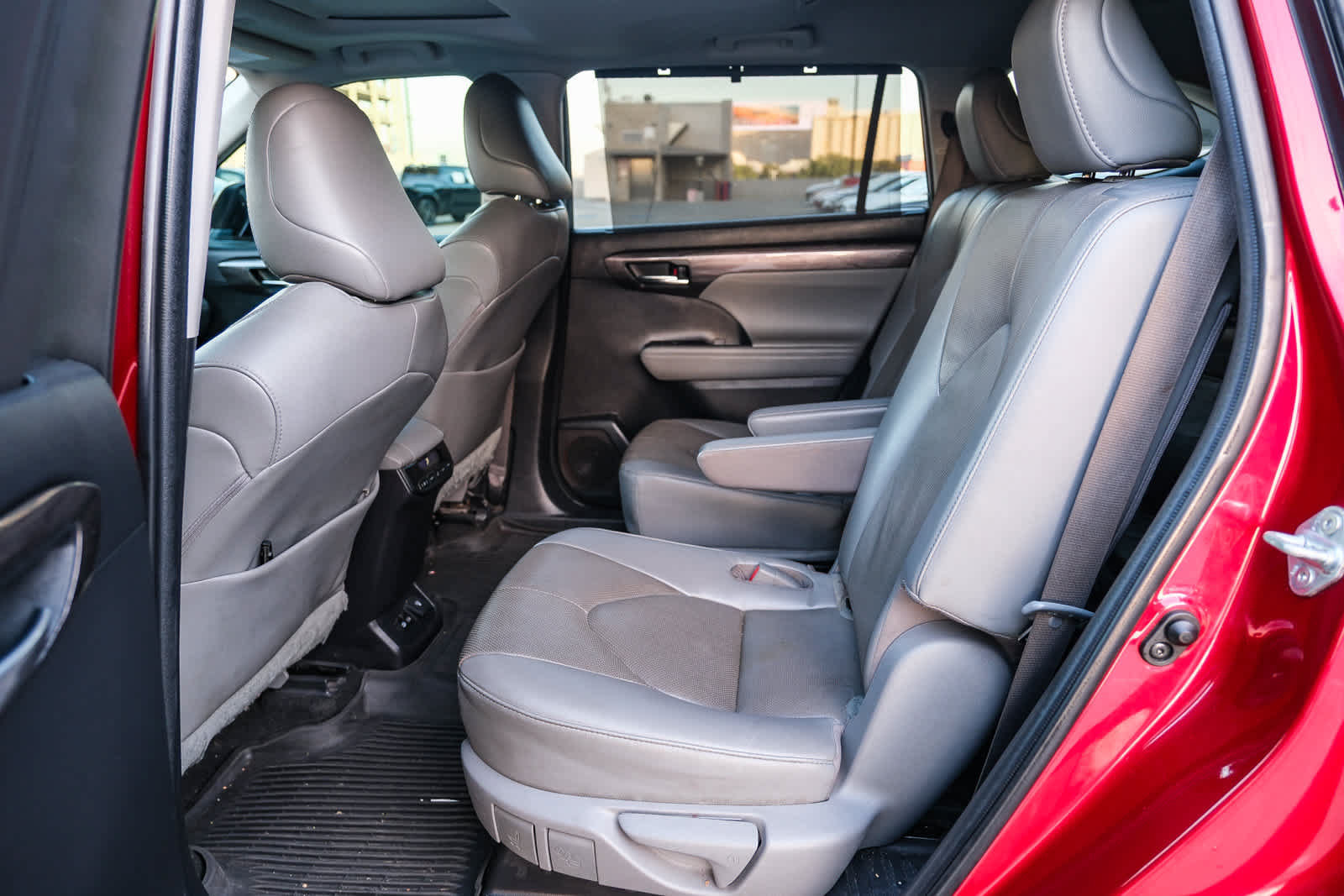 Used 2023 Toyota Highlander Limited FWD image 19