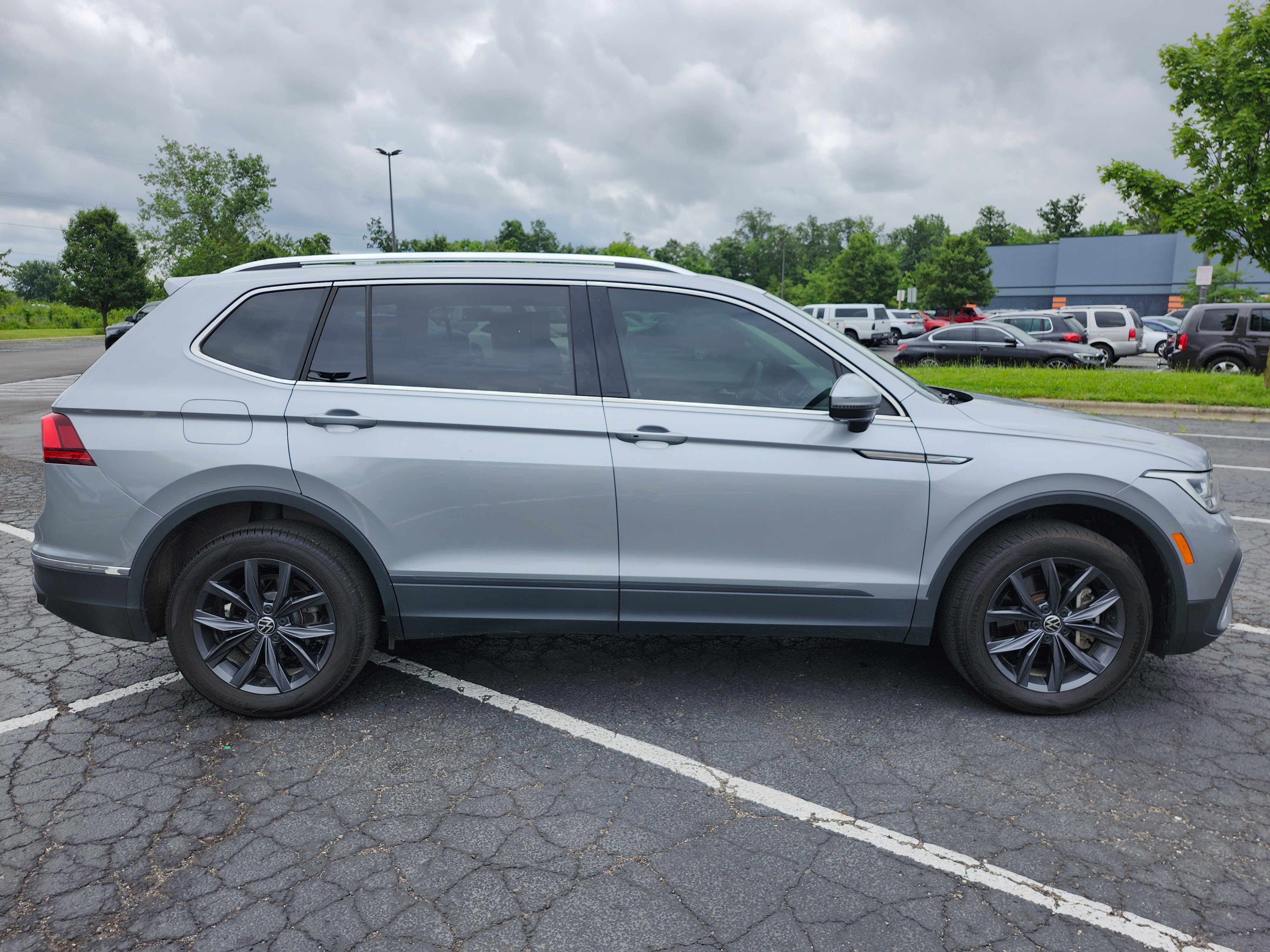 Used 2022 Volkswagen Tiguan SE AWD/4WD image 18
