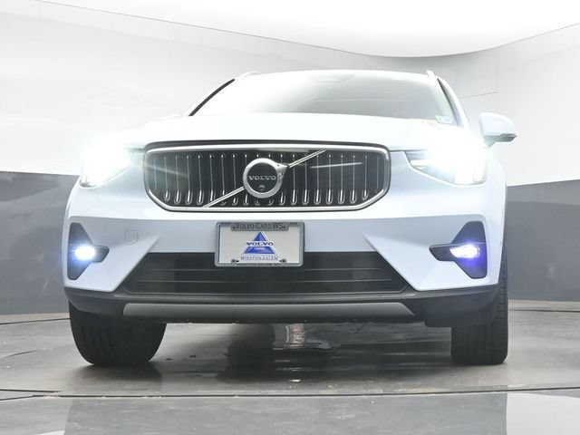 Used 2025 Volvo XC40 B5 Plus AWD/4WD image 12
