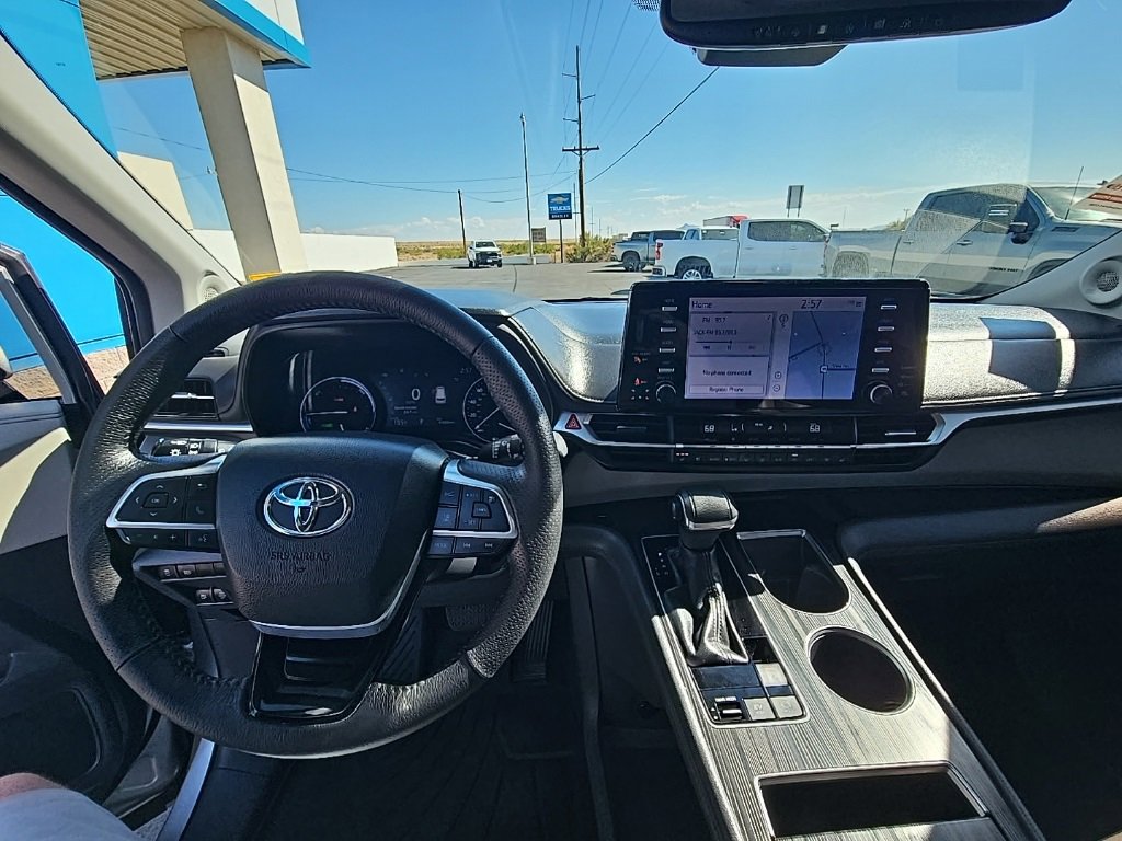 Used 2021 Toyota Sienna Limited image 21