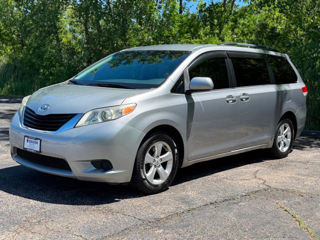 Used 2012 Toyota Sienna LE FWD image 4