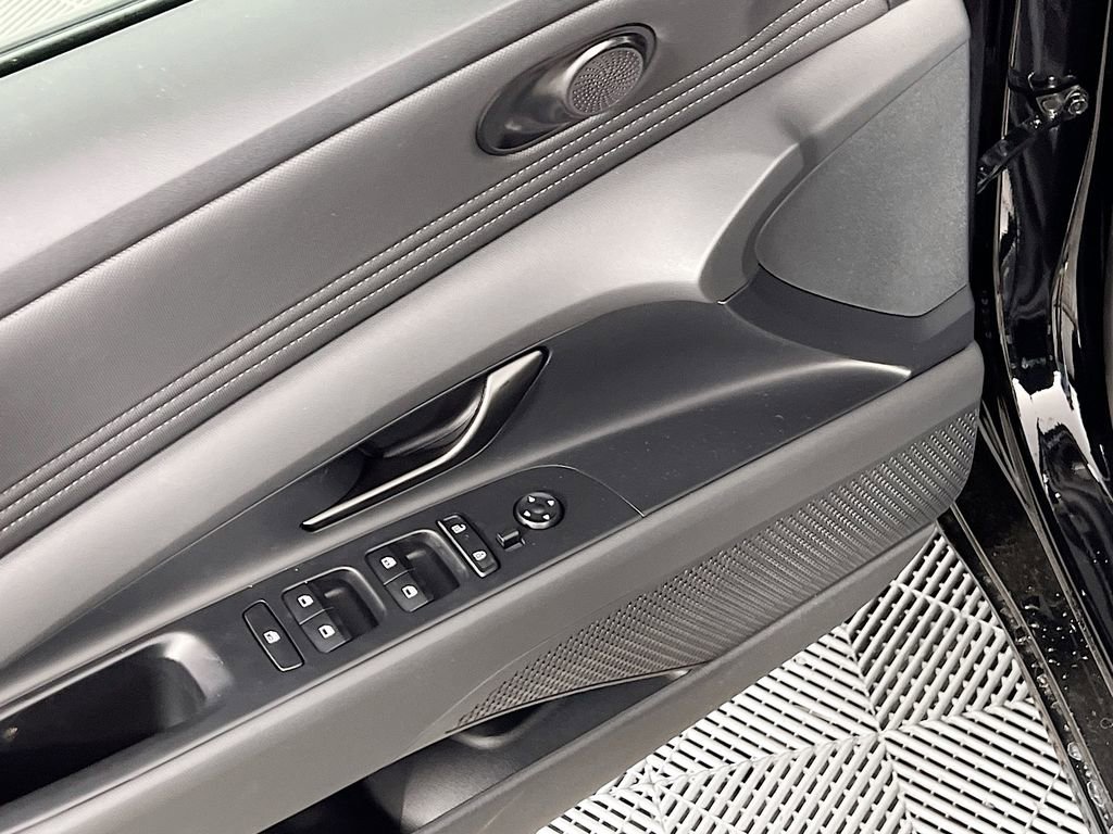 Certified 2025 Hyundai Elantra SEL image 17