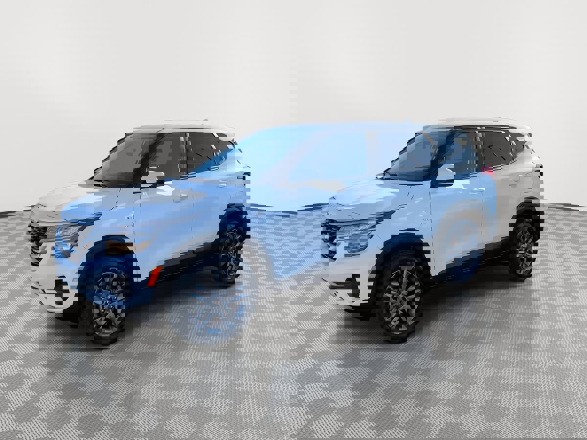 Used 2023 Kia Seltos LX image 3