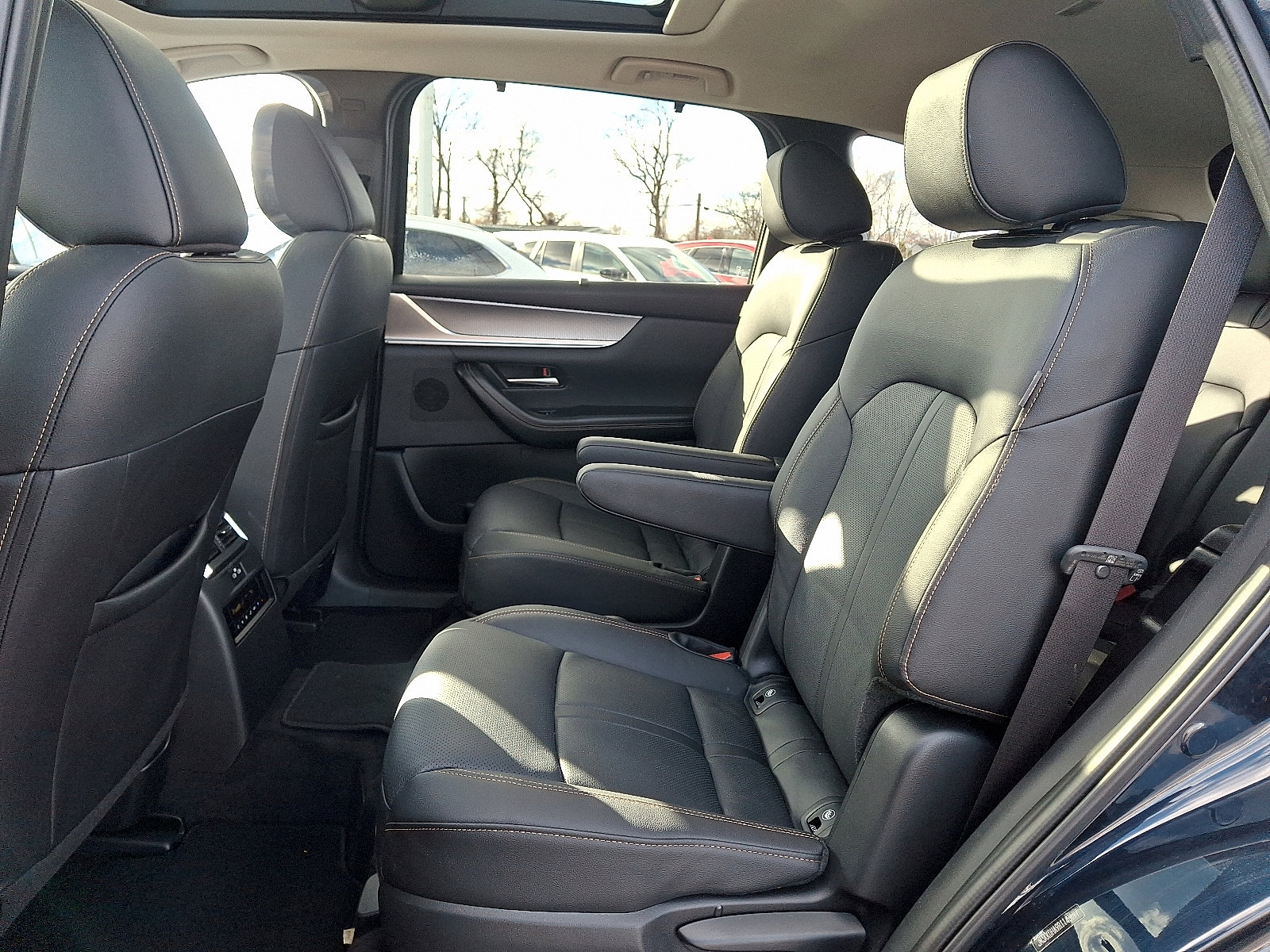 Certified 2024 MAZDA CX-90 Plug-In Hybrid w/ Premium Pkg image 11