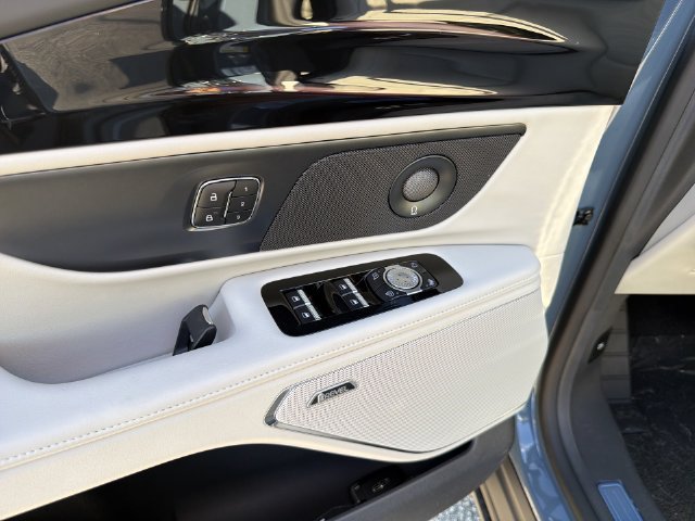 New 2026 Lincoln Nautilus Reserve AWD/4WD image 13