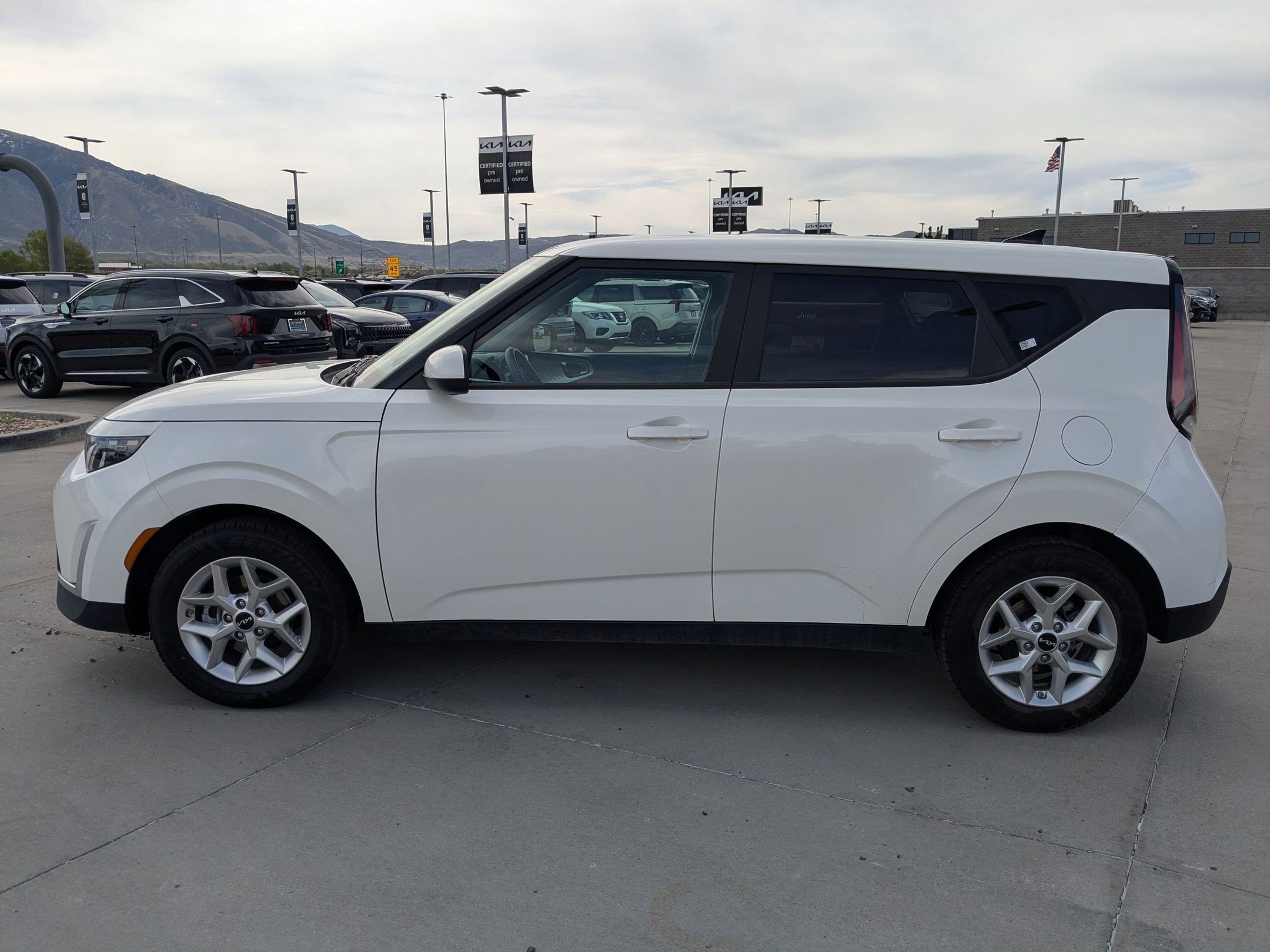 Certified 2024 Kia Soul LX w/ Option Group 015 FWD image 2