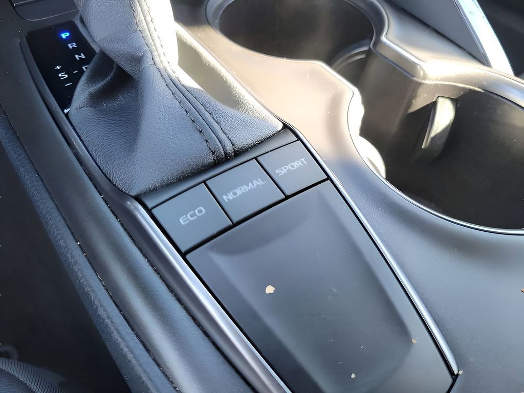 Used 2024 Toyota Camry SE image 21