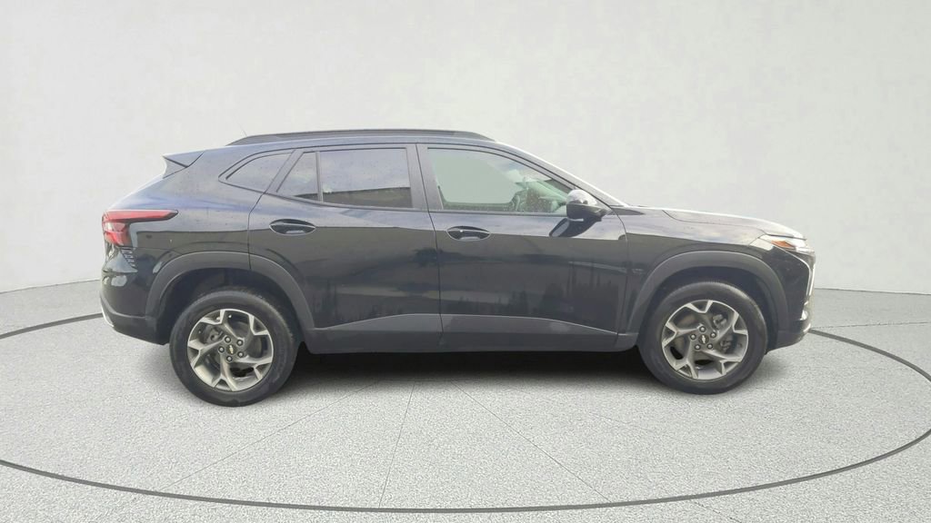 Used 2025 Chevrolet Trax LT w/ LT Convenience Package FWD image 7