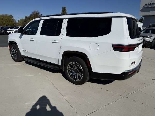 Used 2023 Jeep Wagoneer L Series II AWD/4WD image 6