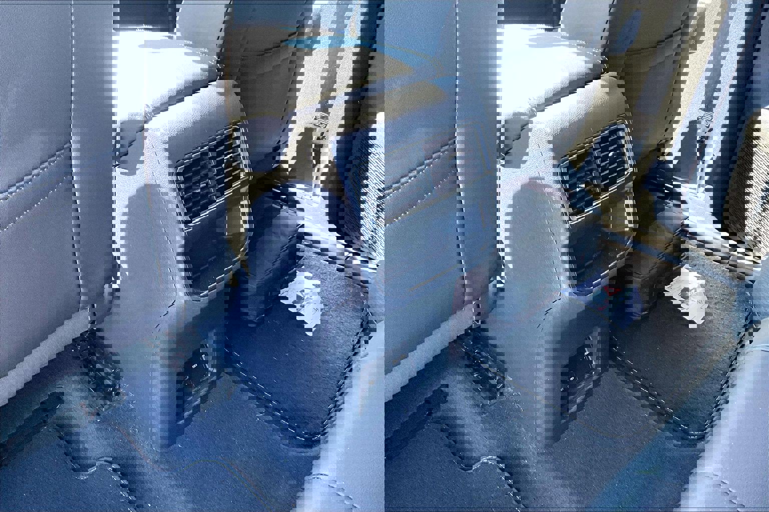 Used 2024 Volkswagen Atlas Cross Sport SE w/ Panoramic Sunroof Package image 10