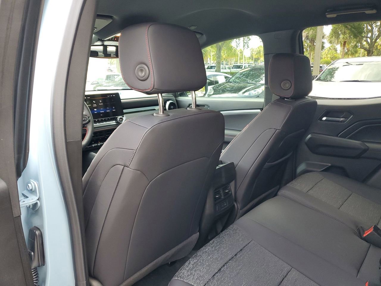 New 2025 Chevrolet Colorado Z71 image 9