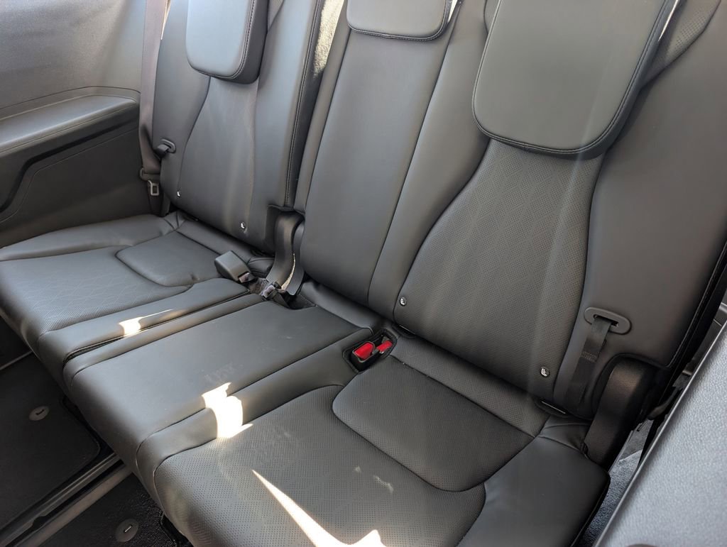 Certified 2025 Kia Carnival SX image 20