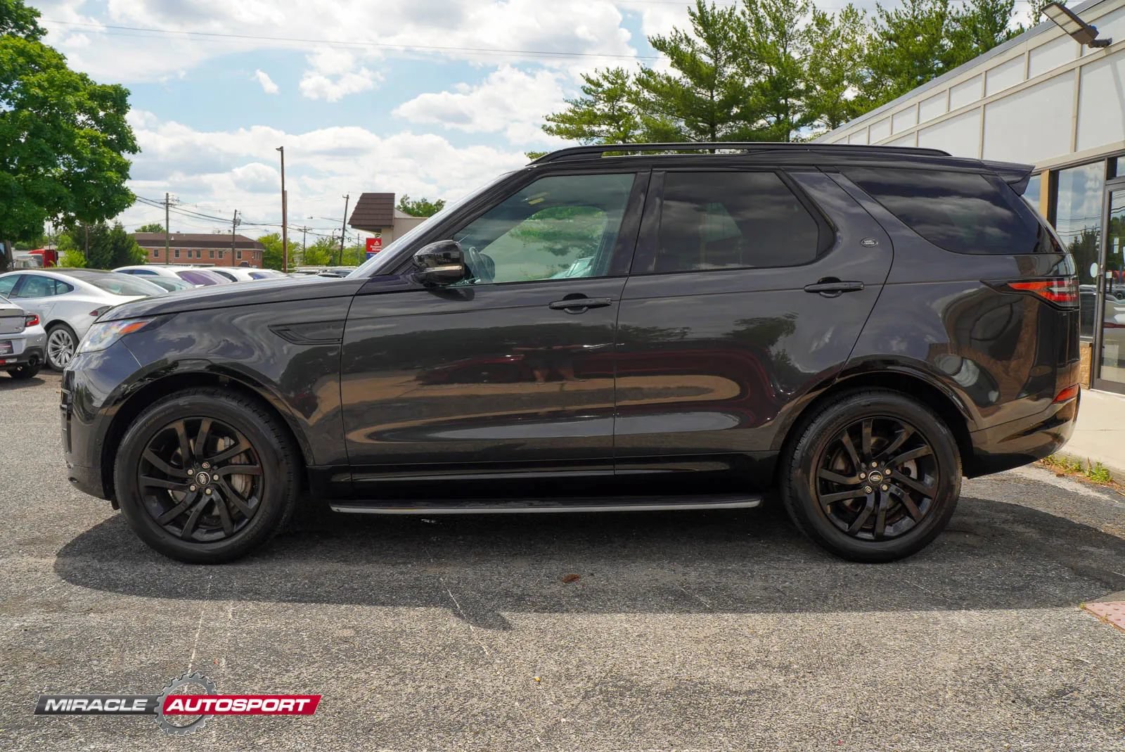 Used 2020 Land Rover Discovery Landmark AWD/4WD image 4