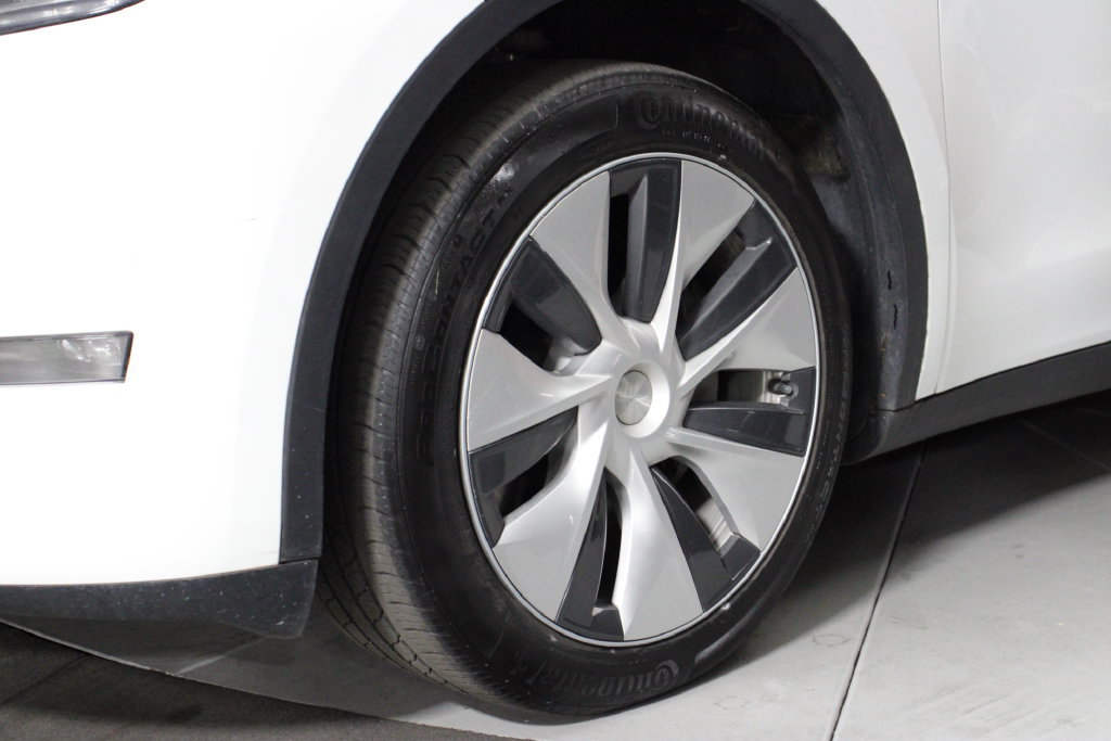 Used 2023 Tesla Model Y Long Range AWD/4WD image 18
