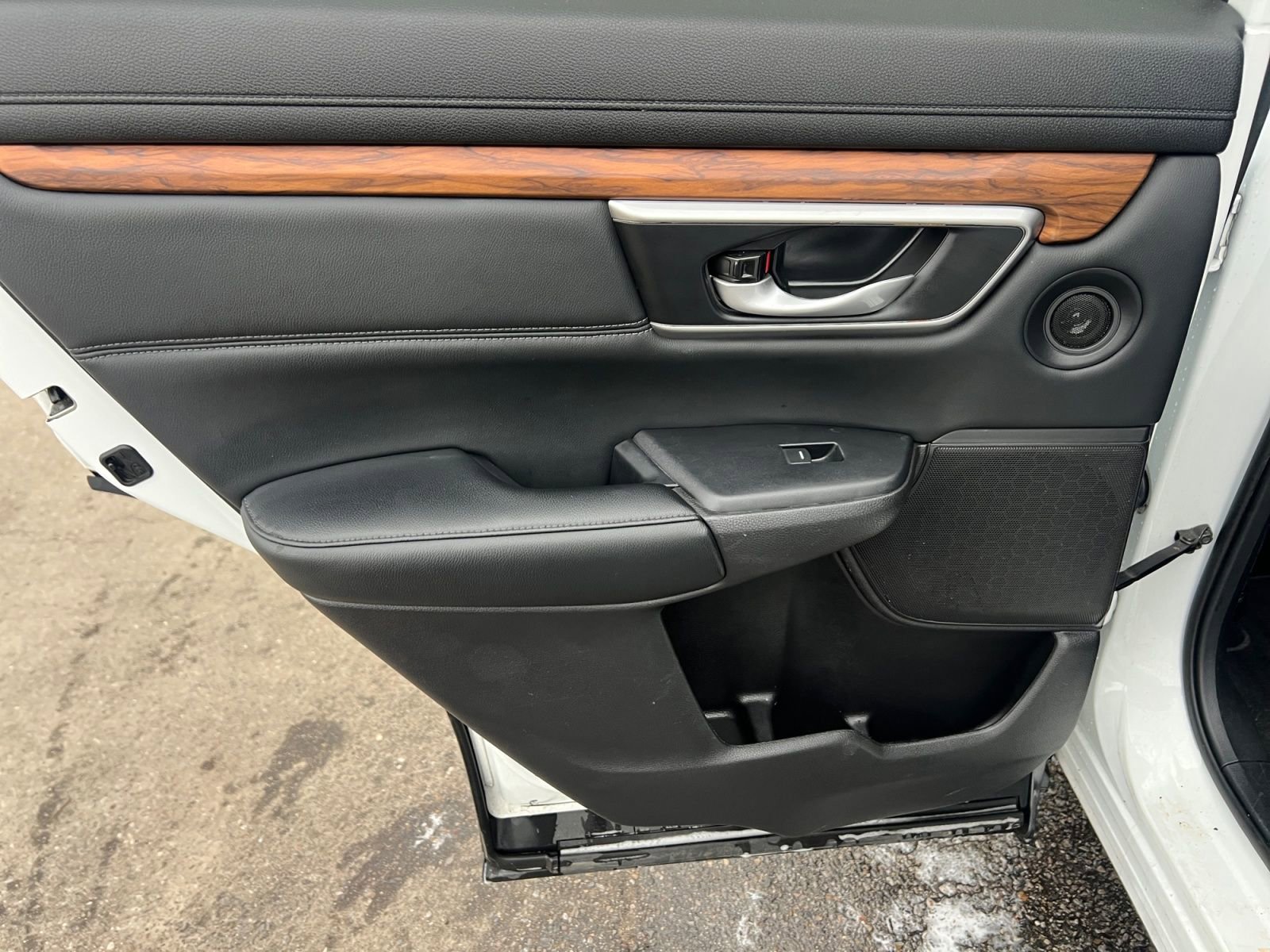 Used 2020 Honda CR-V Touring image 29