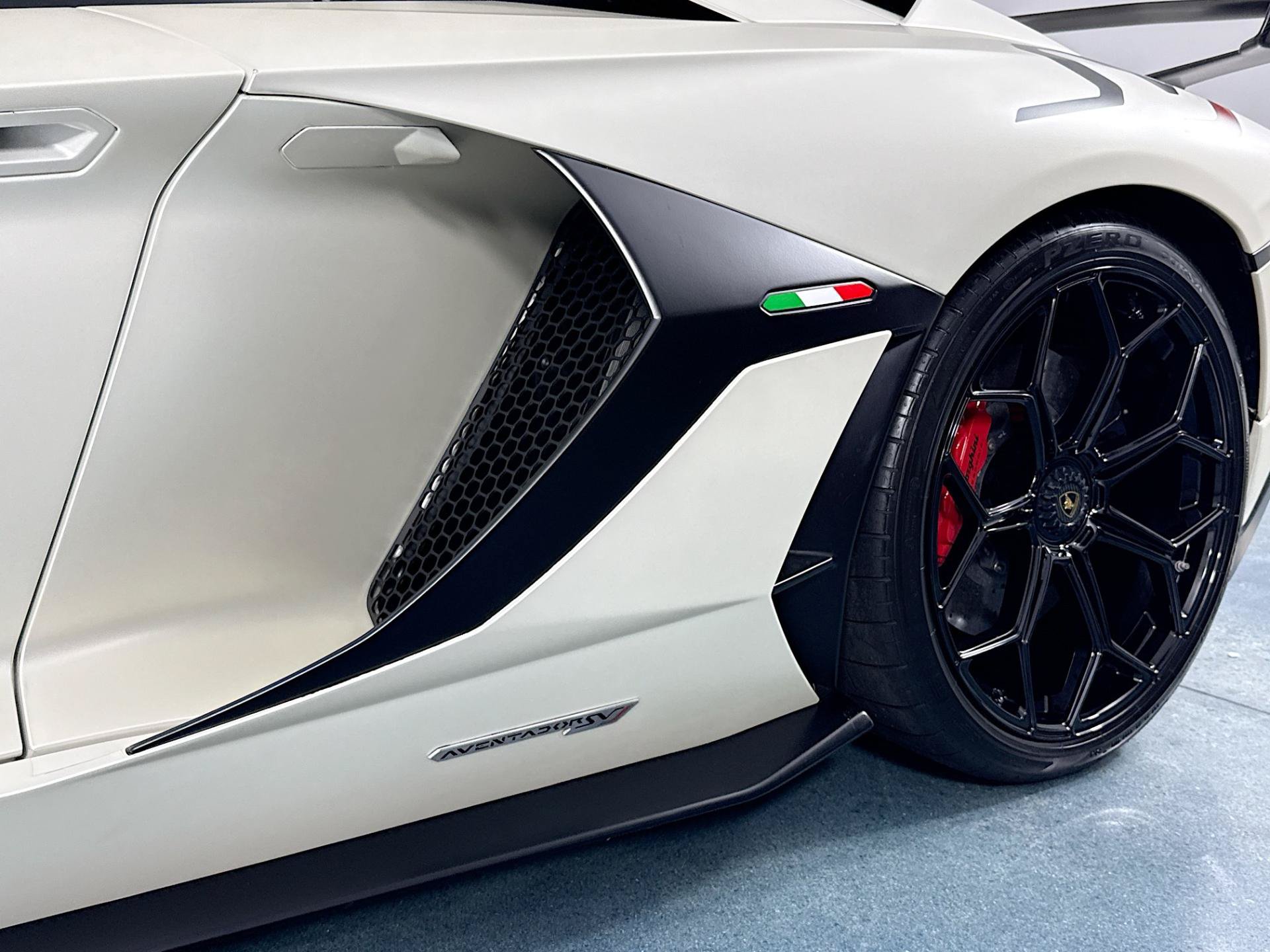 Used 2020 Lamborghini Aventador SVJ AWD/4WD image 51