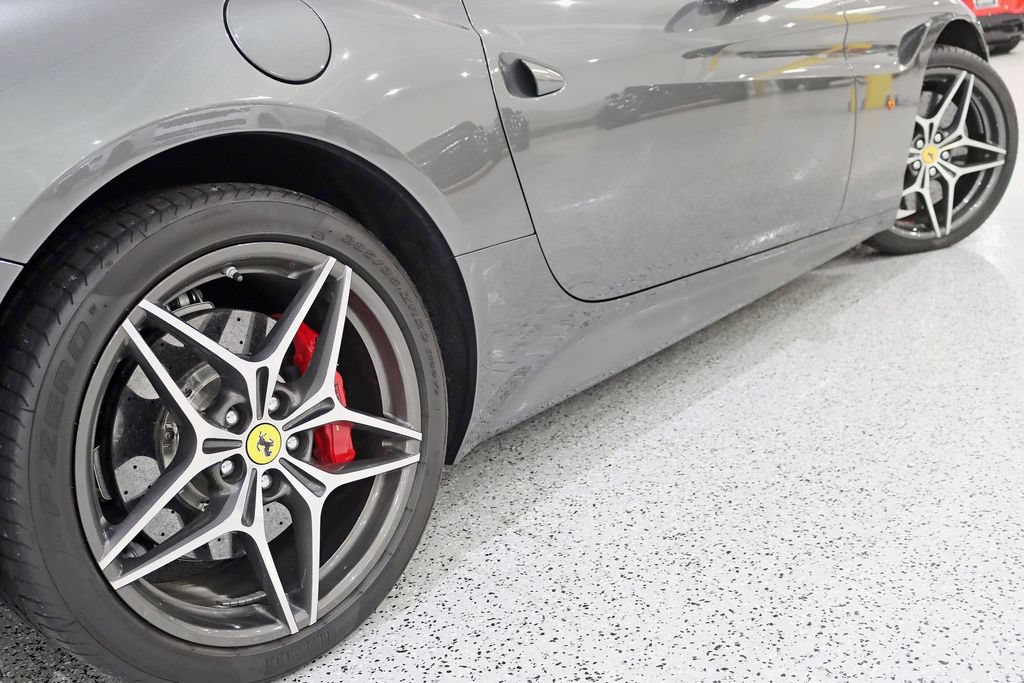 Used 2016 Ferrari California T RWD image 14